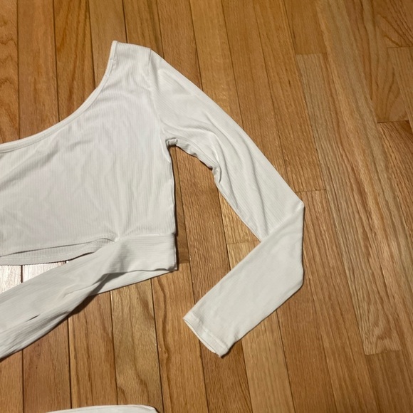 Garage White One Shoulder Wrap Around Top Size Small - Picture 8 of 9